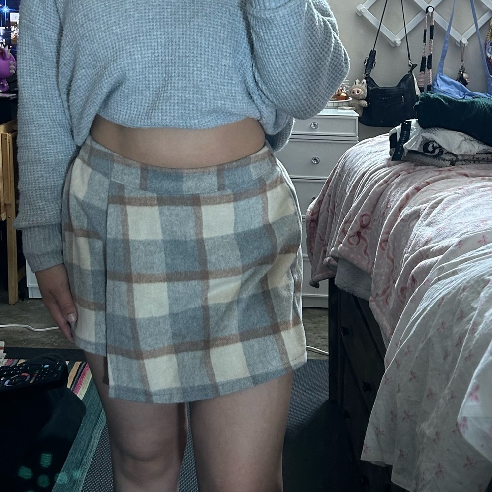 Neutral color plaid skort